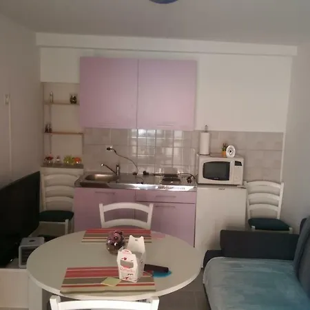 Apartman Ani *